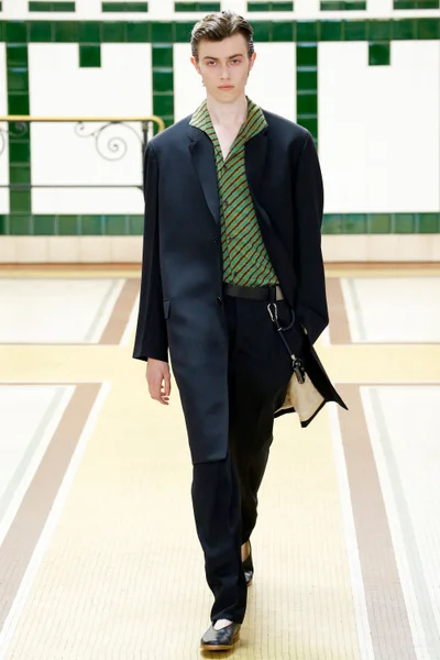 Look 18